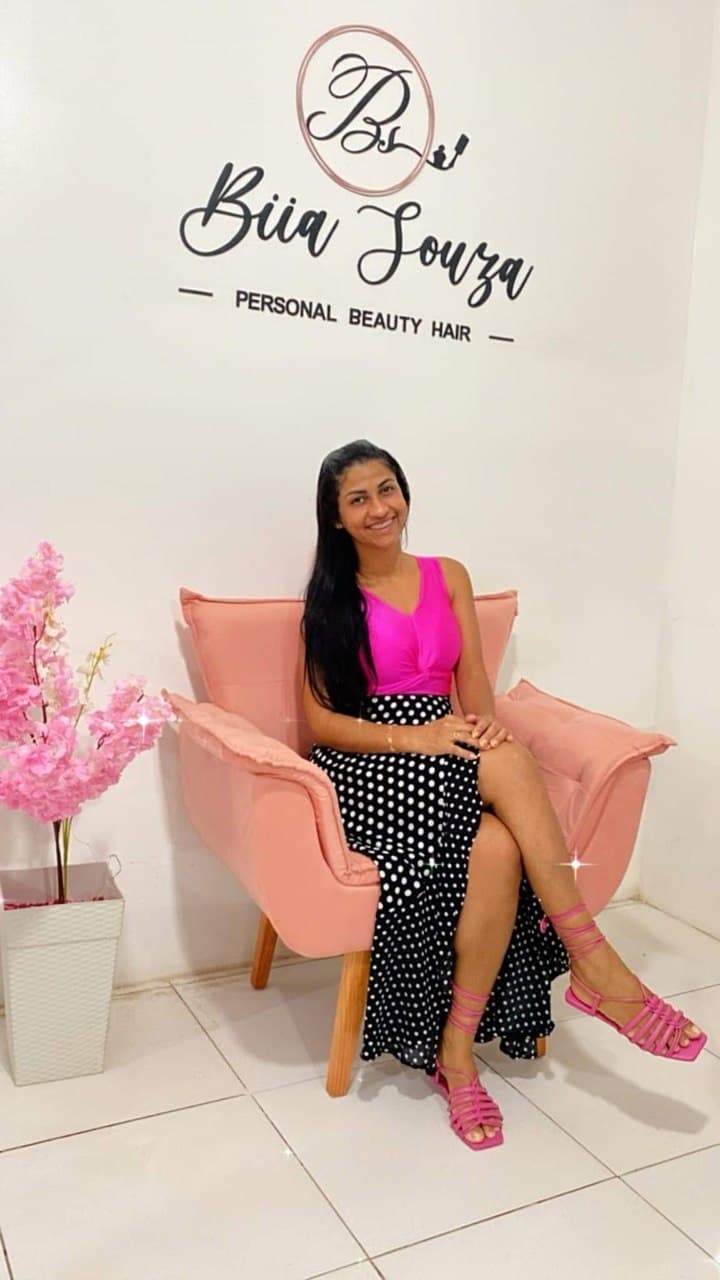 Beatriz Souza no salão Biia Souza Personal Beauty